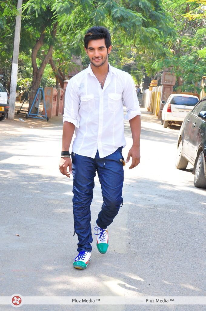 Aadi at Lovely Press Meet - Arrivals - Pictures | Picture 122182